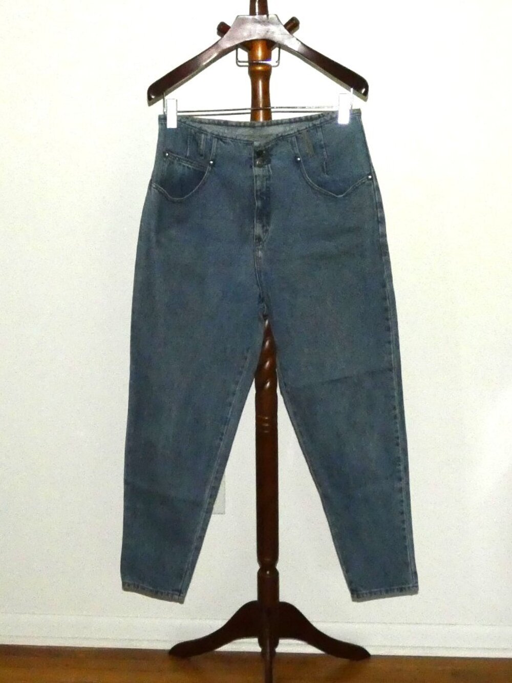 Vintage Levis 900 Series Tapered High Waist Denim Jeans Measured size 34 x 30